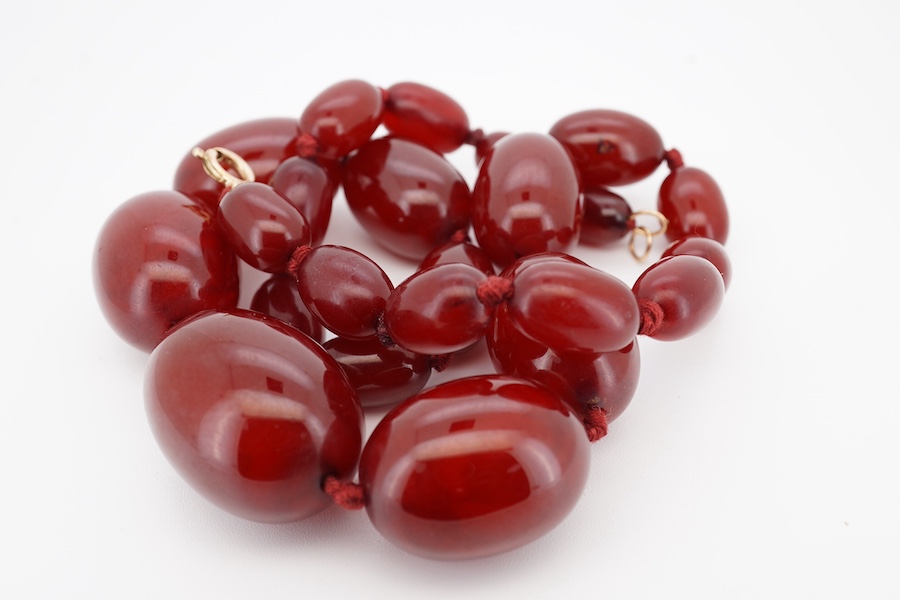 A single strand graduated simulated cherry amber necklace, 46cm, gross weight 58 grams. Condition - fair to good